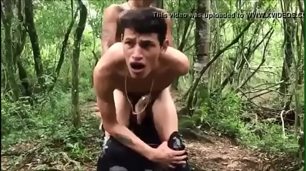 novinho dando no mato gay safado
