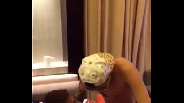 Anh top xăm trổ đụ như hổ vồ