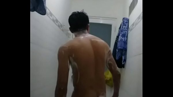 Tắm và sục cu (thấy mặt)