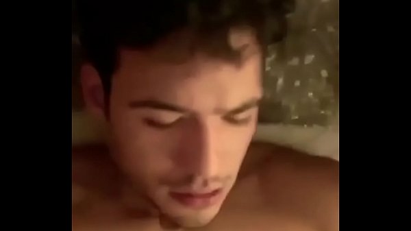 Cogido a pelo por un amigo vergón