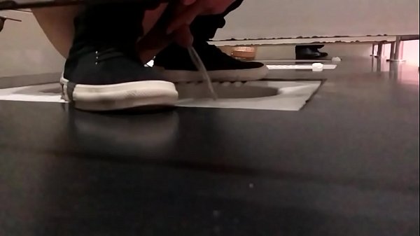 Spy Chinese man powerful piss