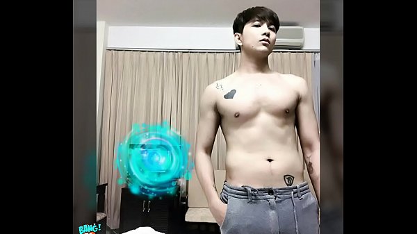 Ca sĩ Việt khoe cu