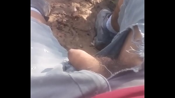 sacando leche cerca del rio(1-3)